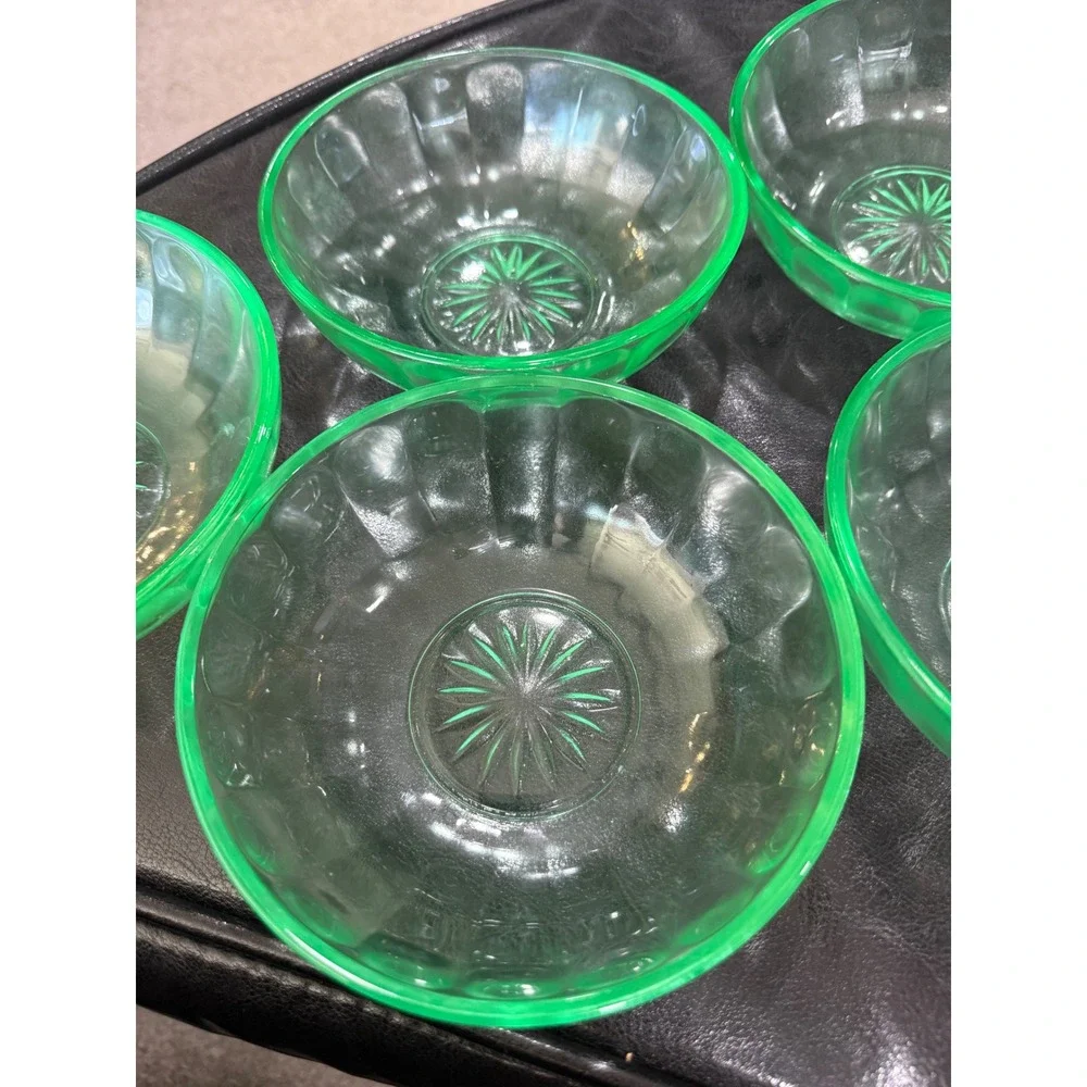 Vintage Green Uranium Glass Berry Bowls Set of 5 Starburst Pattern‎ UV Reactive
